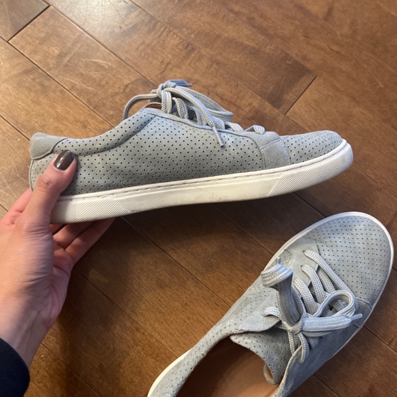 Light grey leather sneakers - Picture 2 of 4